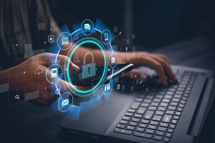 Icona della tecnologia di sicurezza informatica Firewall Antivirus Alert Protection Rete online di sicurezza con smartphone o cellulare e computer portatile