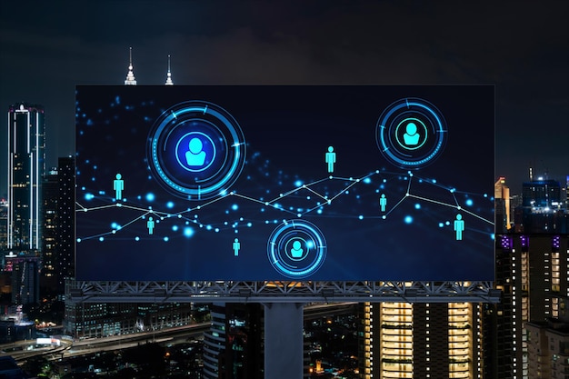 Icone luminose dei social media sul tabellone per le affissioni durante la notte vista panoramica della città di Kuala Lumpur Malesia Asia Il concetto di networking e stabilire nuove connessioni tra persone e imprese a KL