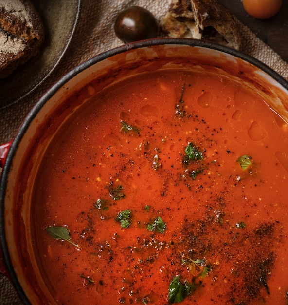 Idea di ricetta di fotografia di cibo zuppa di pomodoro