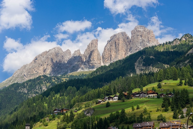 Idilliaco paesaggio montano