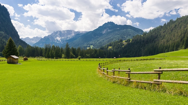 Idilliaco paesaggio montano