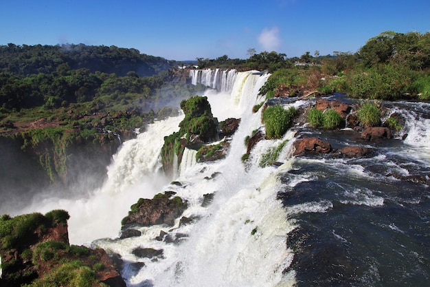 Iguazu cade in Argentina e Brasile