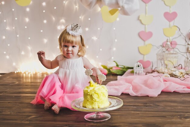 Il bambino festeggia il suo primo compleanno 5374