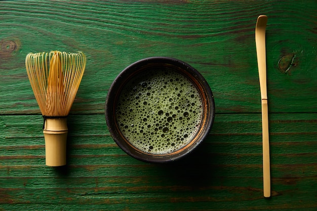 Il bambù del tè Matcha sbatte chasen e cucchiaio