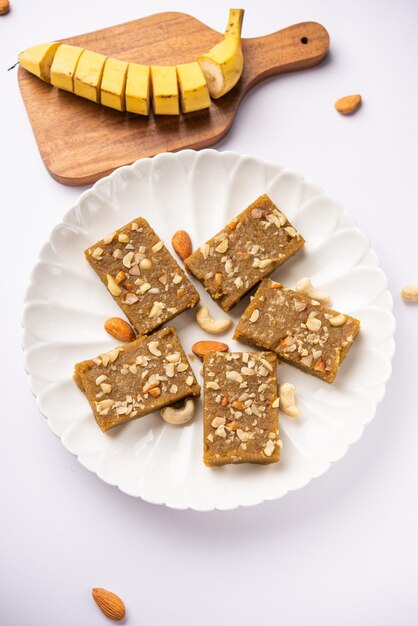 Il banana burfi o pakke kele ki barfi è un delizioso dessert indiano preparato durante i festival e le occasioni speciali