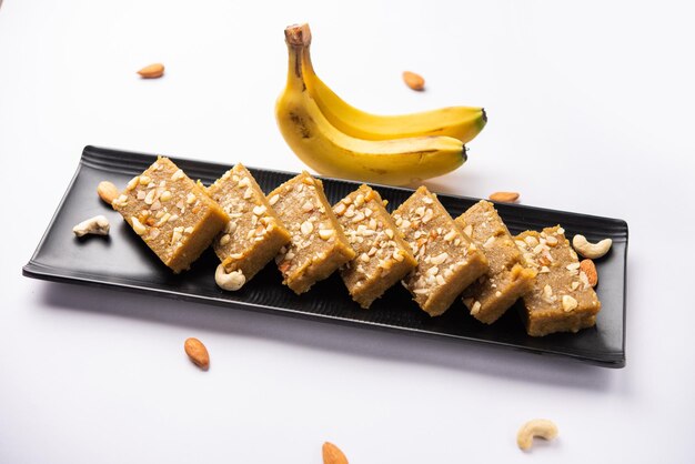 Il banana burfi o pakke kele ki barfi è un delizioso dessert indiano preparato durante i festival e le occasioni speciali