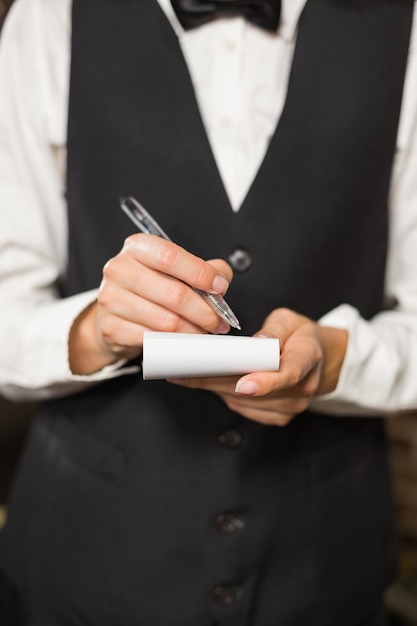 Il barista prende un ordine