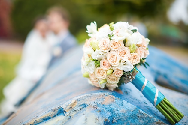 Il bellissimo bouquet da sposa per la sposa