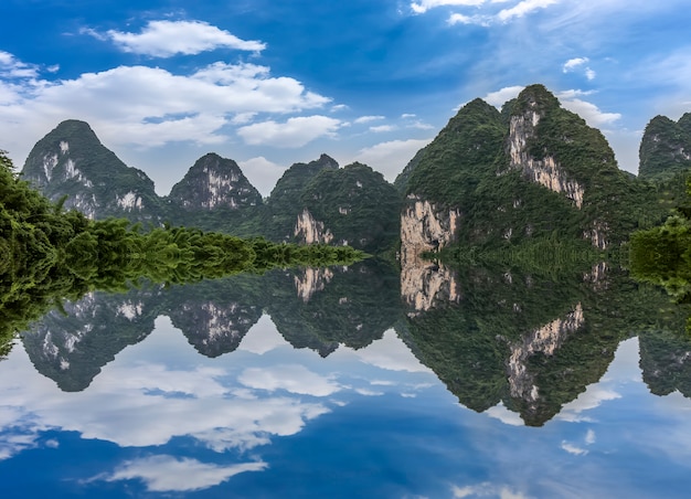 Il bellissimo paesaggio del fiume Lijiang a Guilin