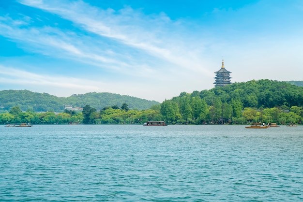 Il bellissimo paesaggio del lago ad ovest di Hangzhou