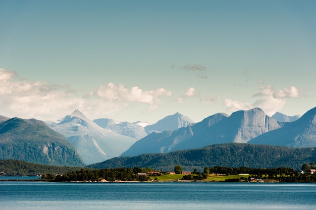 Il bellissimo paesaggio della Norvegia in estate, 2014