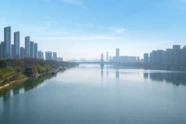 Il bellissimo skyline della città di Liuzhou nel Guangxi Cina