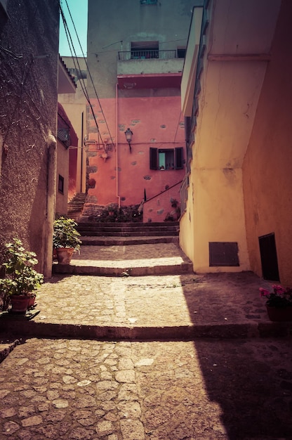 Il bellissimo vicolo della città vecchia di castelsardo