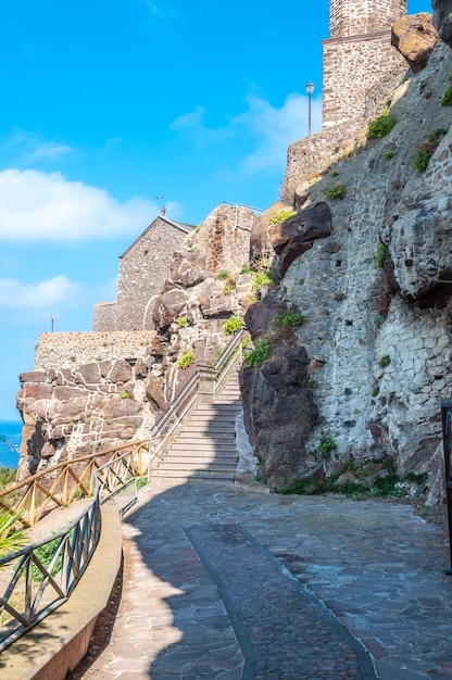 Il bellissimo vicolo della città vecchia di castelsardo