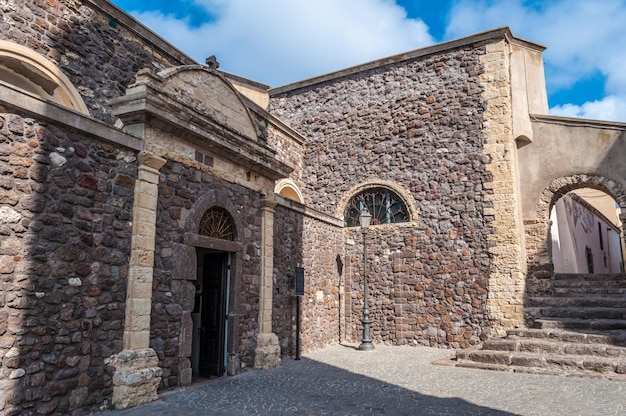 Il bellissimo vicolo della città vecchia di castelsardo