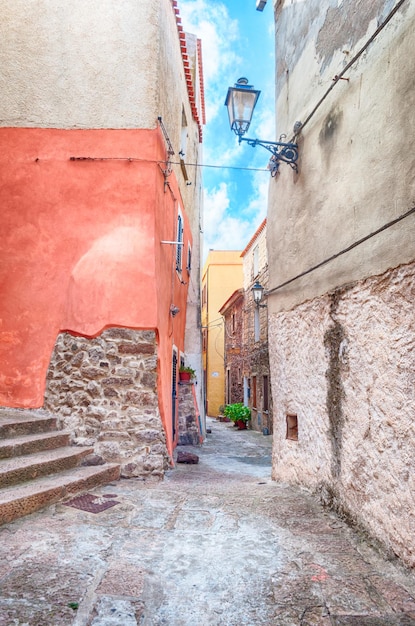 Il bellissimo vicolo della città vecchia di castelsardo