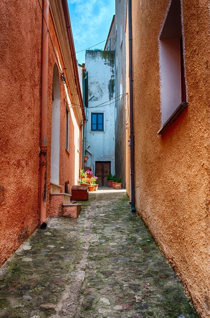 Il bellissimo vicolo della città vecchia di castelsardo