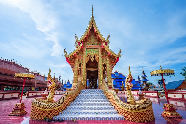 Il bello di Wat Pipatmongkol è un tempio buddista