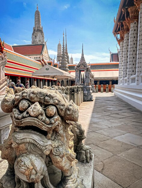 Il biglietto da visita della capitale della Thailandia è il tempio buddista Wat Arun Temple of Dawn che si trova sulle rive del fiume Chao Phraya