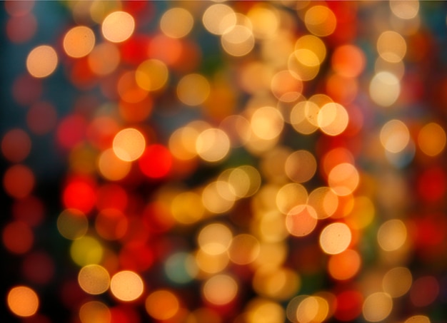 Il bokeh defocused multicolore accende il fondo