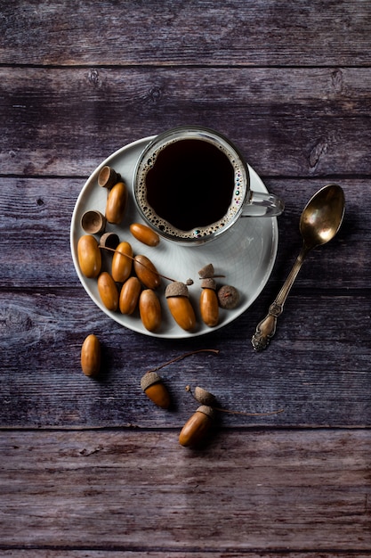 Il caffè Ghianda è un tonico con un sapore di caffè, un colore ricco e un aroma gradevole.