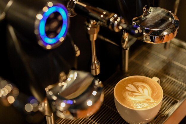 Il caffè latte gayo mocca fresco è pronto per essere servito