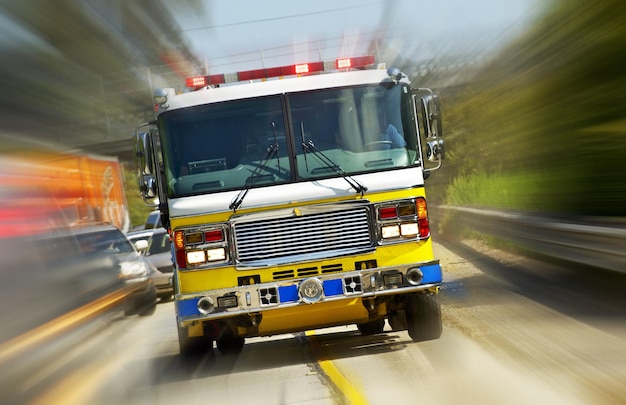 Il camion dei vigili del fuoco in azione