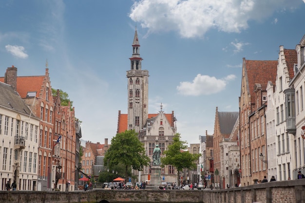 Il campanile di Bruges è un campanile medievale nel centro storico di Bruges, in Belgio