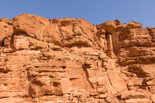 Il Canyon colorato è una formazione rocciosa sulle rocce del deserto della penisola del Sinai meridionale egiziano