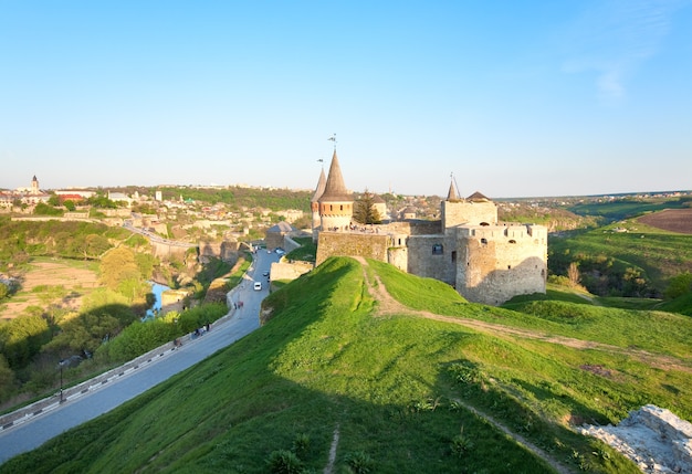 Il castello di Kamianets-Podilskyi è un antico castello polacco che è una delle sette meraviglie dell'Ucraina.