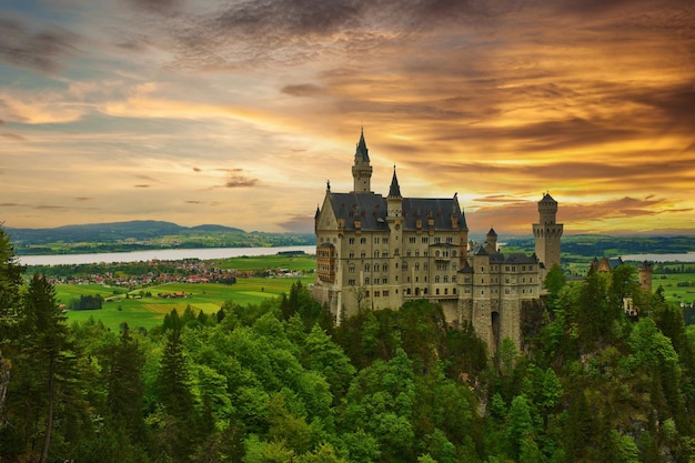 Il castello di Neuschwanstein in Germania