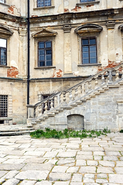 Il castello di Pidhirtsi è un castello-fortezza residenziale situato nell'Ucraina occidentale, ottanta chilometri a est di Leopoli.