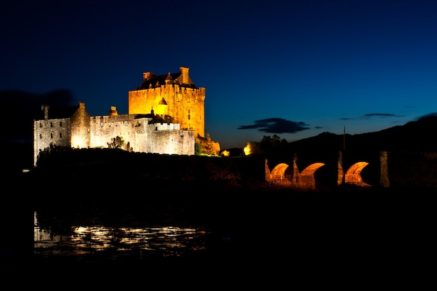 Il castello è uno dei monumenti più fotografati in Scozia e un luogo popolare per matrimoni e location cinematografiche