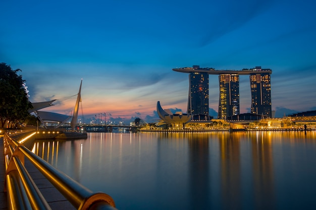 Il centro di Singapore al tramonto