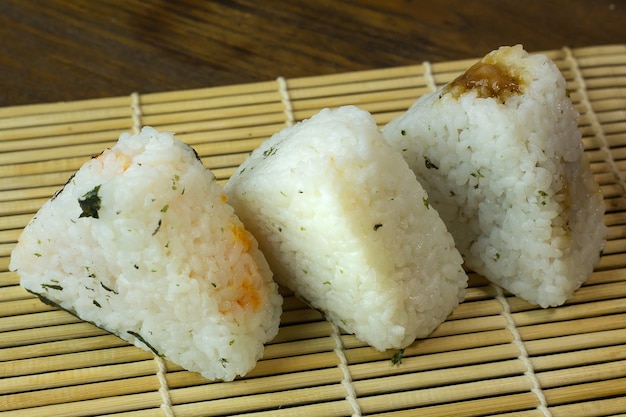 Il cibo giapponese Onigiri