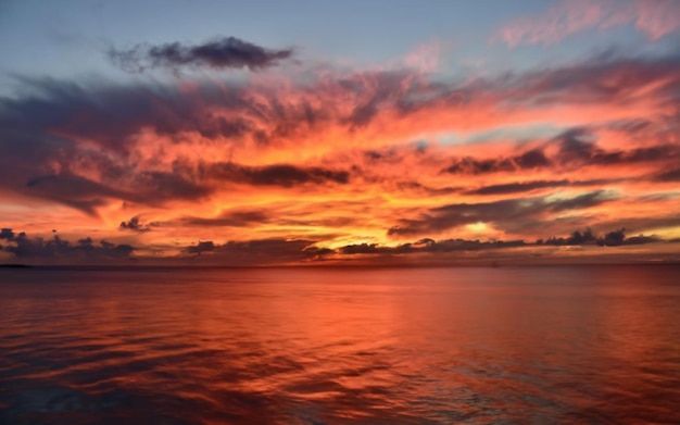 Il cielo nei colori del fuoco