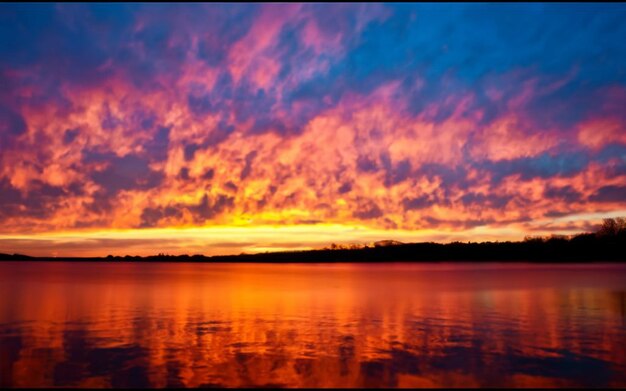 Il cielo nei colori del fuoco