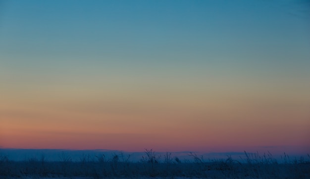 Il cielo prima dell'alba, dai colori pastello