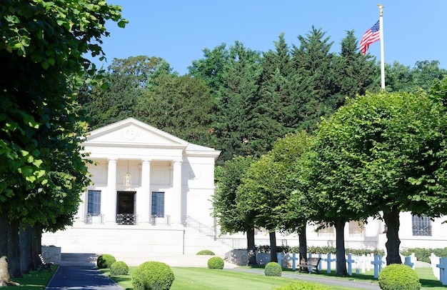 Il cimitero americano di Suresnes, situato appena fuori Parigi, commemora i membri del servizio americano