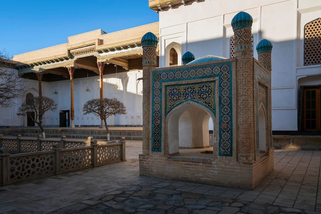 Il complesso commemorativo Bahauddin Naqshbandi e il pozzo sacro in una giornata di sole Bukhara Uzbekistan