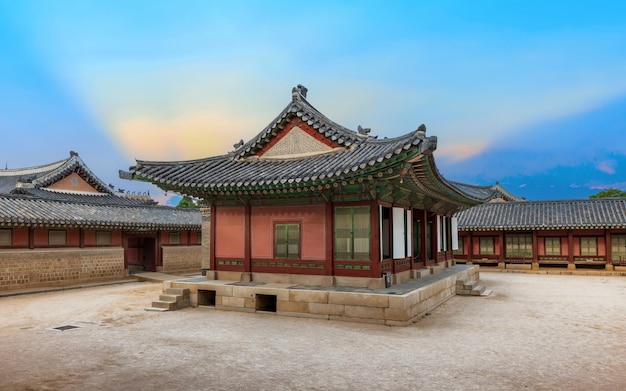 Il complesso del palazzo o palazzi e sale più piccoli all'interno del palazzo di Gyeongbokgung, Corea del Sud