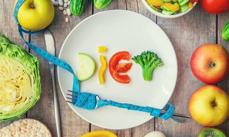 Foto il concetto di corretta alimentazione. dieta. messa a fuoco selettiva.