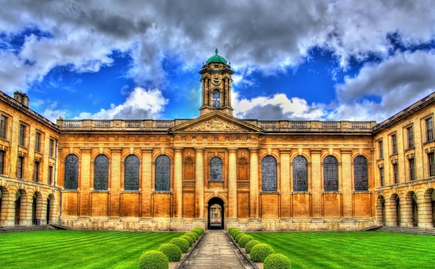 Il cortile principale del Queen's College di Oxford