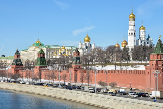 Il Cremlino di Mosca e l'argine