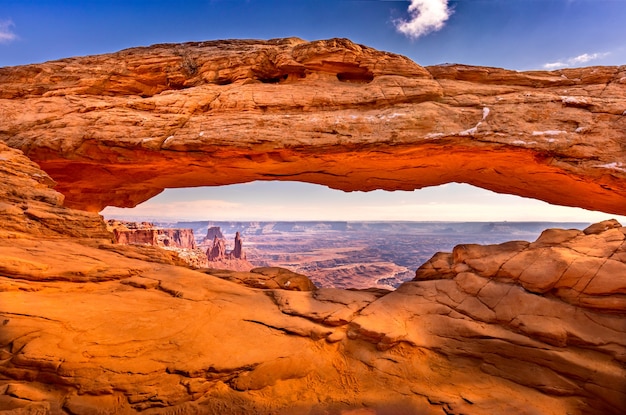 Il famoso Mesa Arch nel Parco nazionale degli Arches, Utah