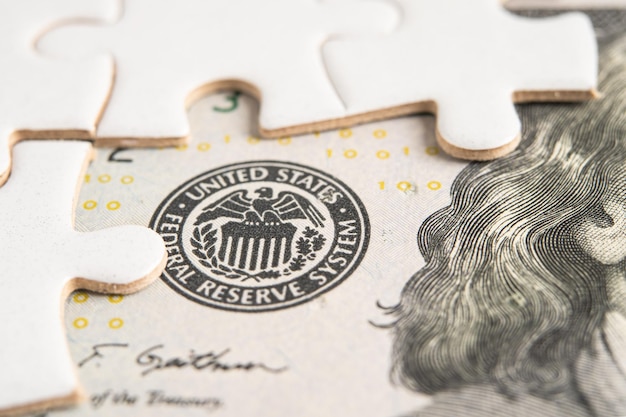 Il Federal Reserve System con carta puzzle il sistema bancario centrale degli Stati Uniti d'America