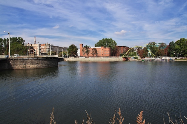 Il fiume nella città di Wroclaw Polonia