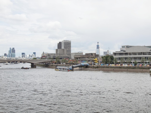 Il fiume Tamigi a Londra