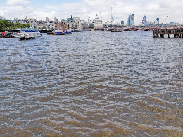 Il fiume Tamigi a Londra