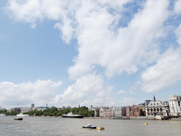 Il fiume Tamigi a Londra